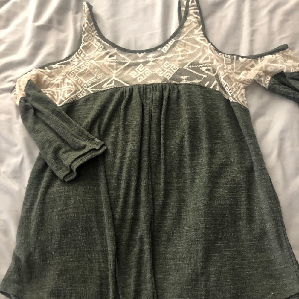 Cold shoulder mid sleeve shirt